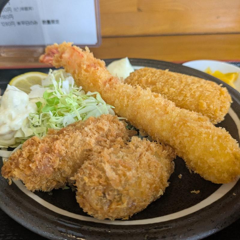 フライ定食B（エビフライ①＆カキフライ②＆カニクリーム①）(めしや)