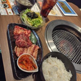牛角贅沢盛り合わせ定食