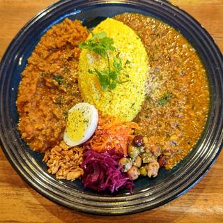 あいがけカレー(ラムカレー・サバトマトカレー)