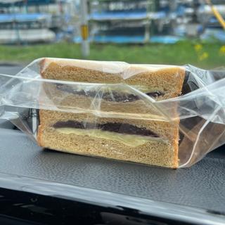 黒糖食パンDeあん&クリームサンド(ベーカリーファブリカ)