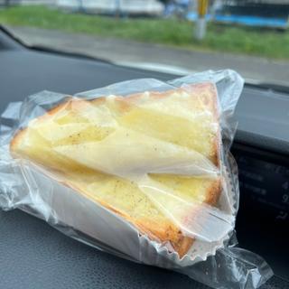 チーズチーズトースト