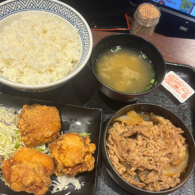 W定食(牛皿・から揚げ定食)(吉野家 新宿京王モール店)