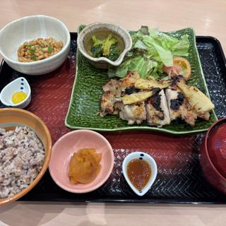 鶏肉と旬の麦味噌焼き定食(大戸屋ごはん処 碧南市役所店)