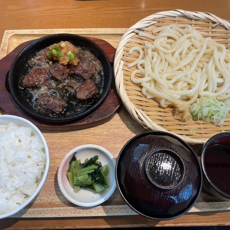 サイコロステーキと盛うどん(てんぐ大ホール 鶴ヶ島若葉店)