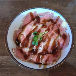 低温チャーシュー丼(赤ワイン洋風ダレ)