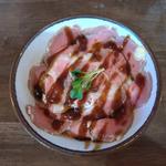 低温チャーシュー丼(赤ワイン洋風ダレ)