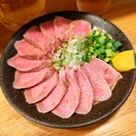 タン生刺し(動物園通りもつ肉店)