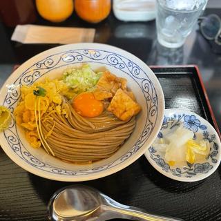 冷やしたぬき蕎麦、生卵