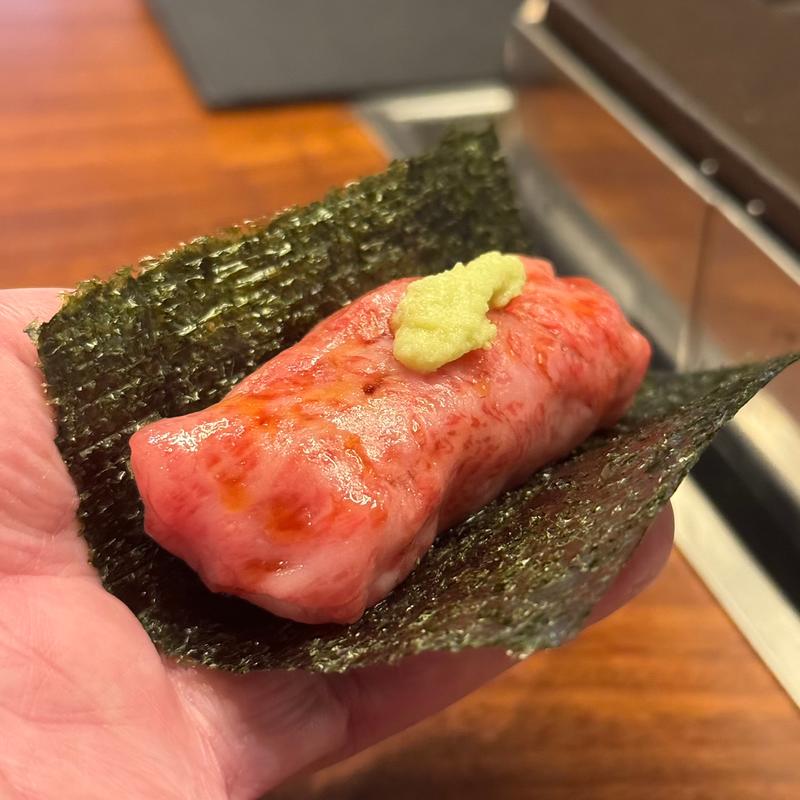 和牛サーロインと本鮪の手巻き(焼肉割烹QUON)