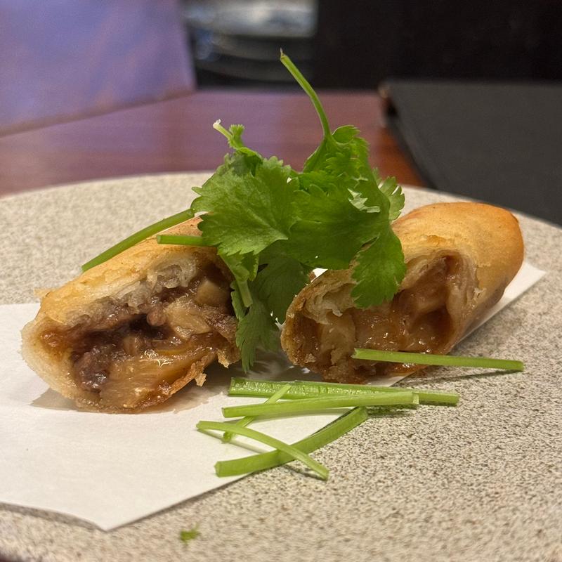 和牛もも肉と筍のXO醤春巻(焼肉割烹QUON)