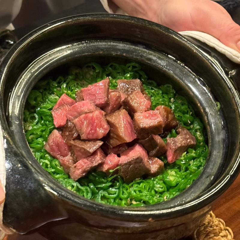 和牛と万願寺唐辛子の土鍋御飯(焼肉割烹QUON)