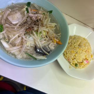 日替わりセット（タンメン半チャーハン）