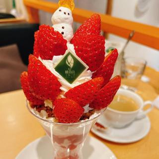 いちごパフェ(観音山フルーツパーラー銀座店)