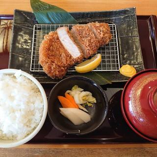 厚切りロースカツ定食