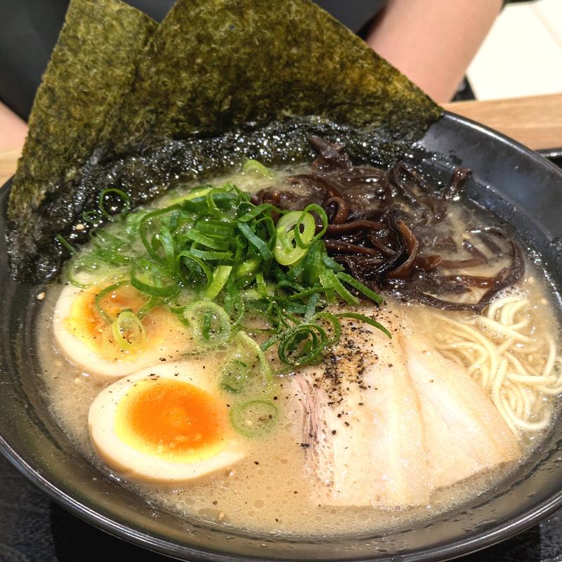白とんこつラーメン(ばりかた屋 アリオ川口店)