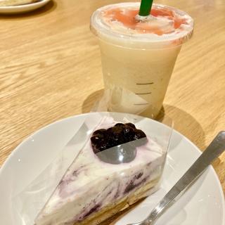 ゆす&シトラスラベンダーセージティー　と　ブルーベリーレアチーズケーキ