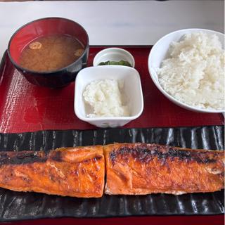 サーモンハラス定食(四日市ヒモノ食堂 本店)