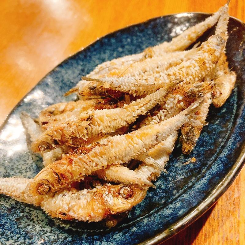 ドンゴロイワシの素揚げ(炭火やきとワインIZAKAYA シャルボン)