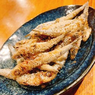 ドンゴロイワシの素揚げ(炭火やきとワインIZAKAYA シャルボン)