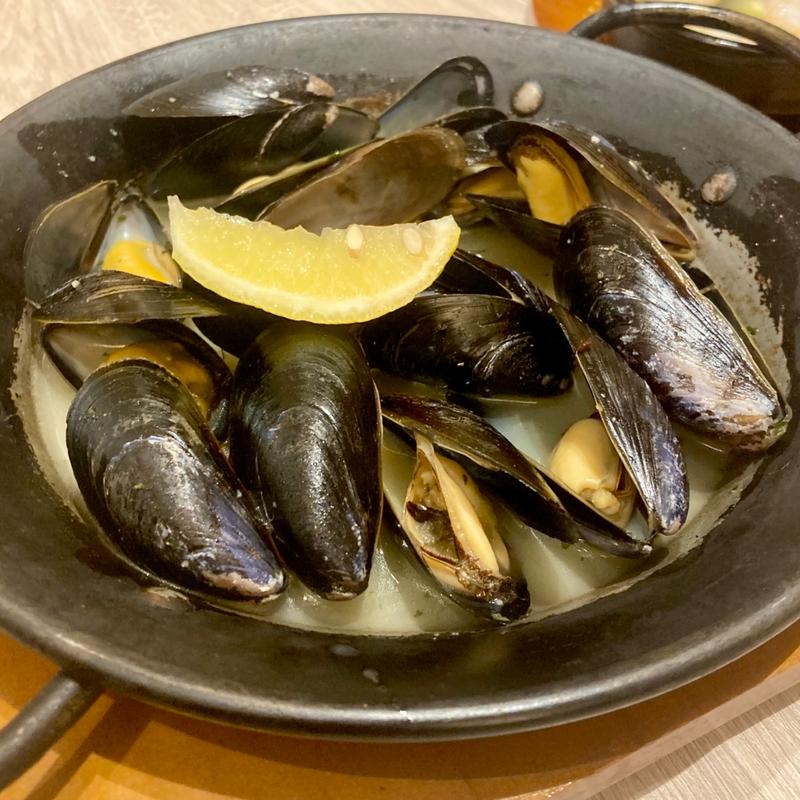 ムール貝の白ワイン酒蒸し(ミゲルフアニ なんばダイニングメゾン店)