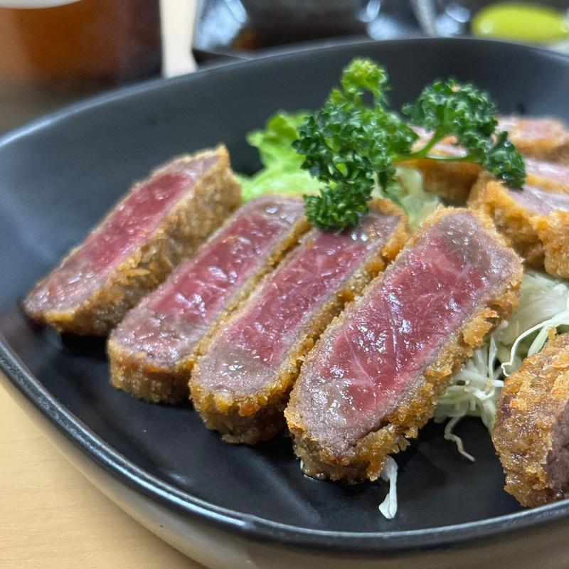 黒毛和牛ロースと赤身の牛カツ(縁食堂)