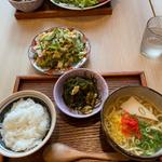 ゴーヤチャンプルー＆ミニ沖縄そば(ナンクルナイサ きばいやんせー 丸の内OAZO店)
