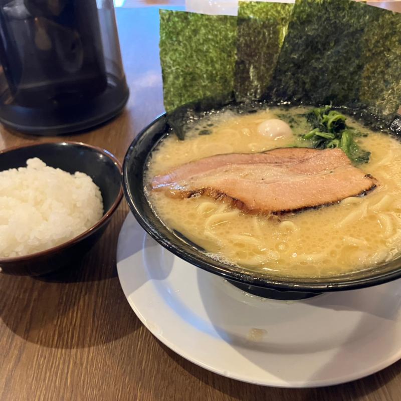 醤油ラーメン(横濱家系ラーメン 暁家)