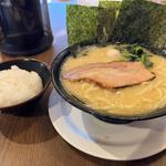 醤油ラーメン(横濱家系ラーメン 暁家)