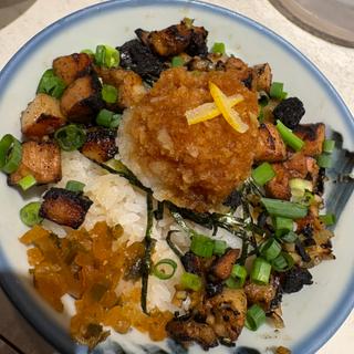 炙りコロチャーシュー飯