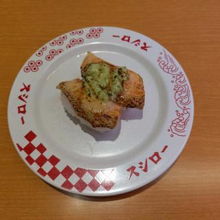 炙りサーモンバジルチーズ(スシロー 河口湖BELL店)