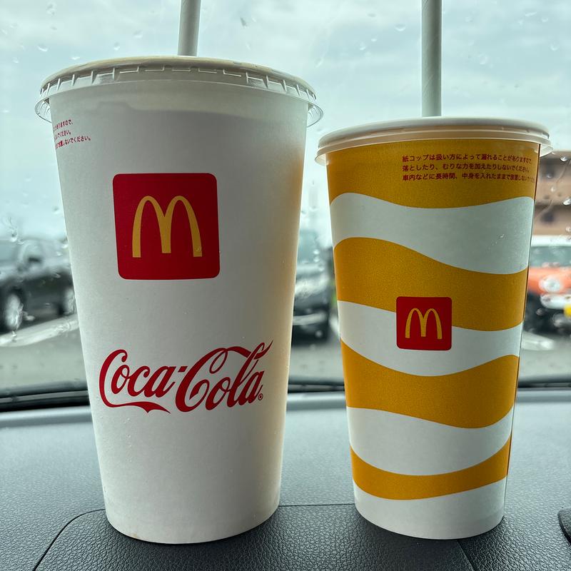 ドリンクMとグランドサイズ(マクドナルド ７号線新発田店)
