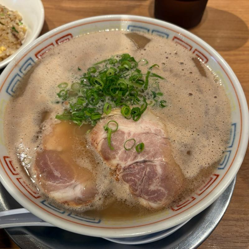 ラーメン(三代目 博多だるま)