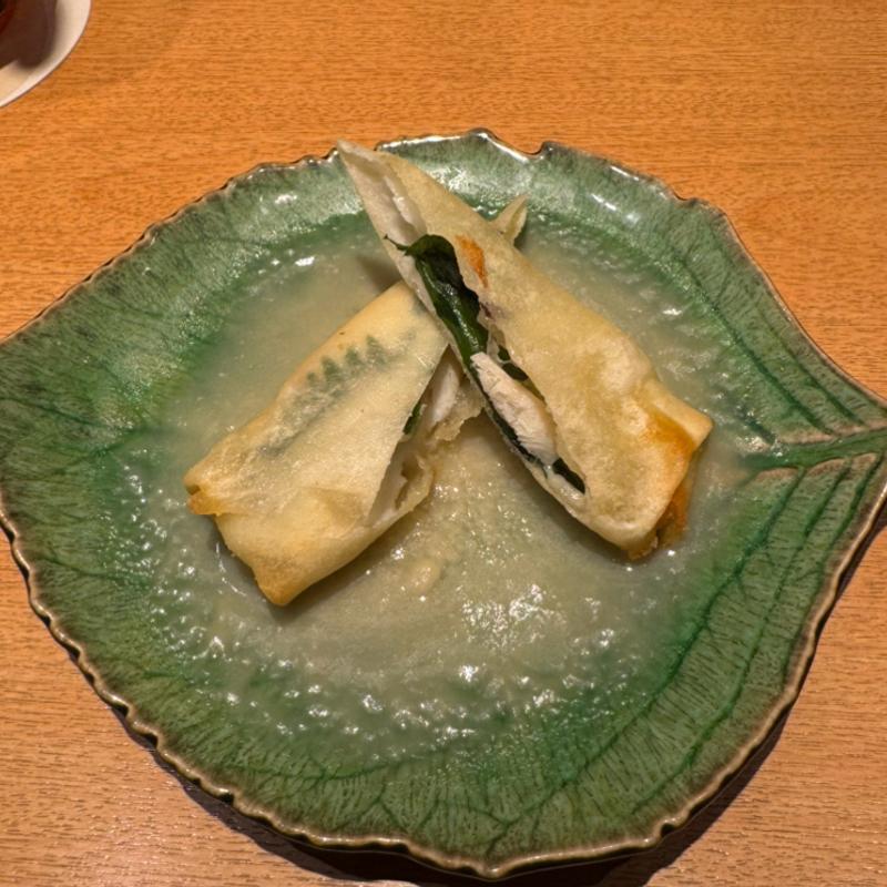 真鯛のチーズ春巻き (かぶらソース)(酒と肴 離れ庵 東京駅店)