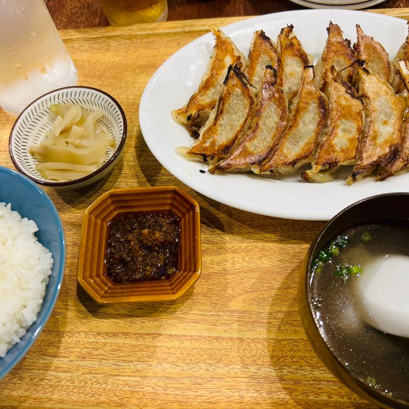 餃子定食(餃子と唐揚げ 犀のツノ)