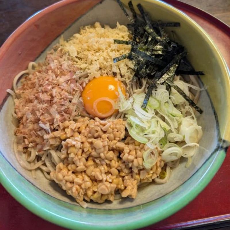 冷やし納豆そば(長寿更科 （ちょうじゅさらしな）)