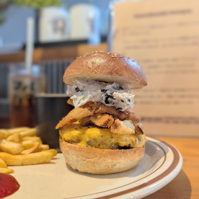 黒豆クリームチーズバーガー(マルハチバーガースタンド)