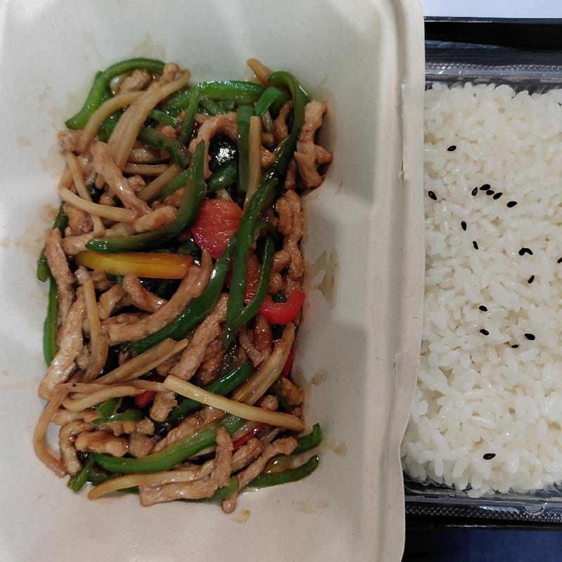 ゼロミート青椒肉絲 ライスセット(vegan veggie 嫦娥 （ヴィーガンベジ ジョウガ））素食 〜薬膳と野菜のお店〜)