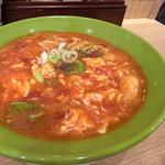 太陽のサンラートマト麺