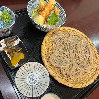 熟成十割そばと米粉を使ったカリサク天丼セット