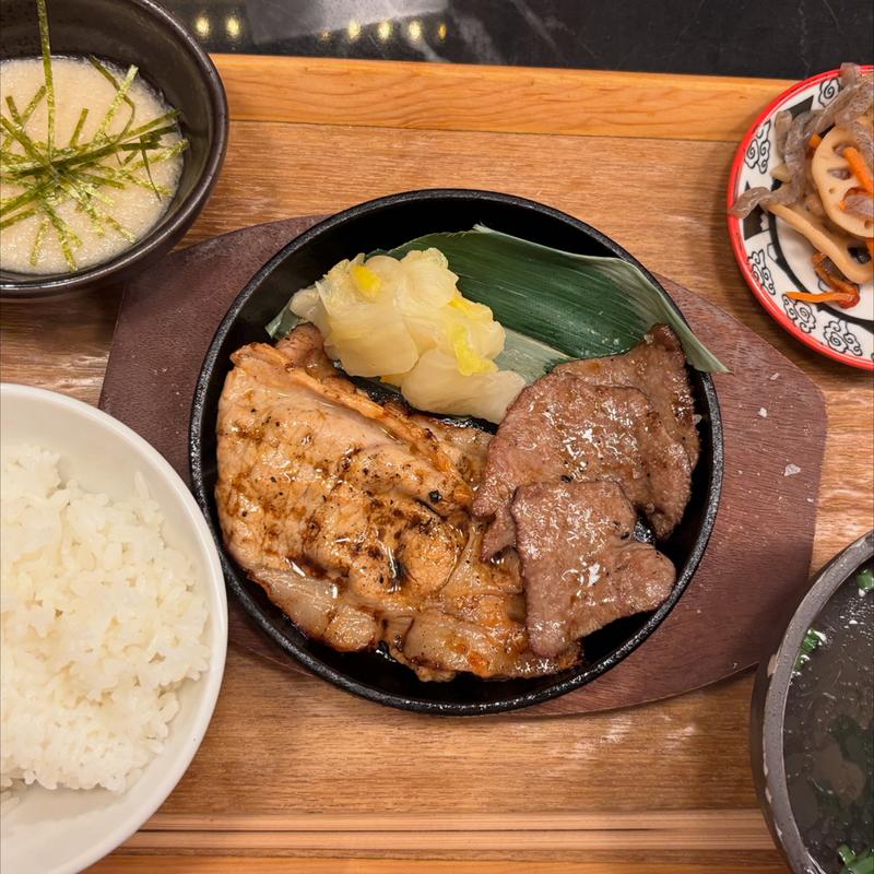 コンボ2種盛り定食(牛たん 伊地知 五反田東急スクエア店)