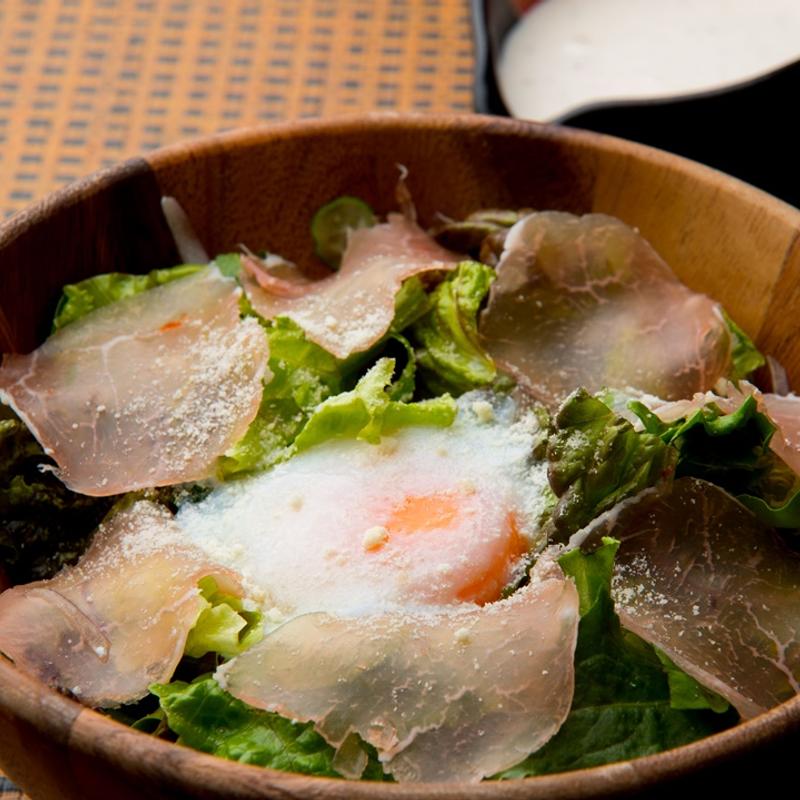 濃厚チーズの生ハムシーザーサラダ  (七つの月の夢 )