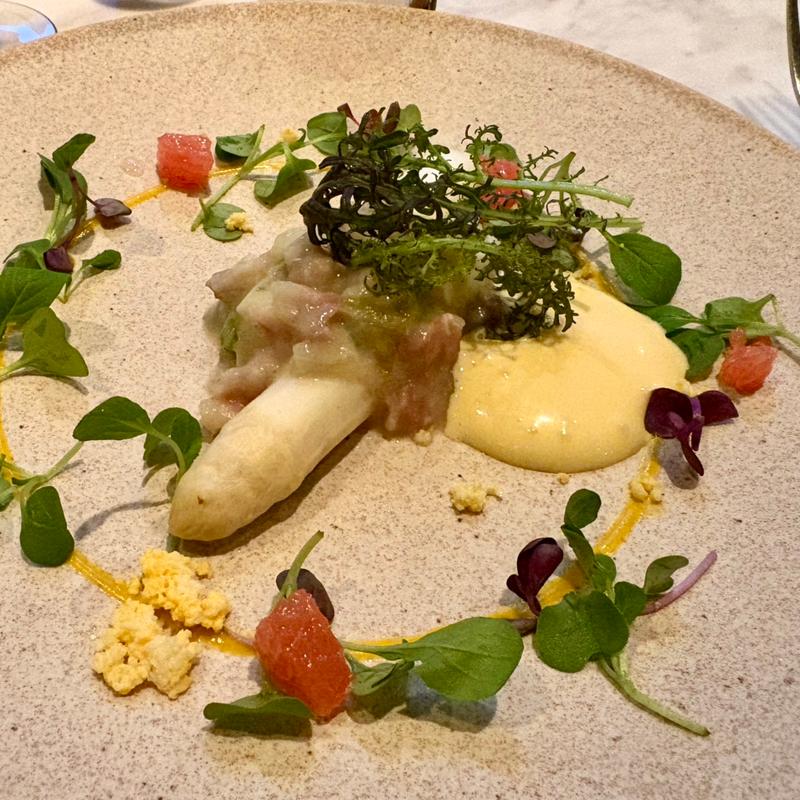 蕗のとうの軽いムースとアオリイカのさらだ(マチュリテ)