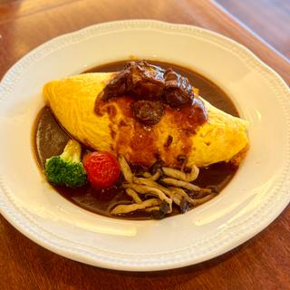 ビーフシチューオムライス