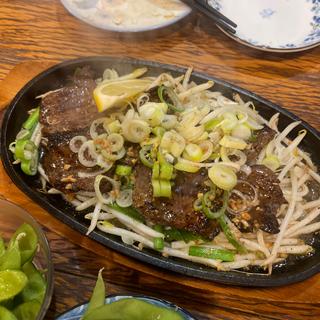 牛丼はらみ(武州うどんあかね&みどりダイニング)