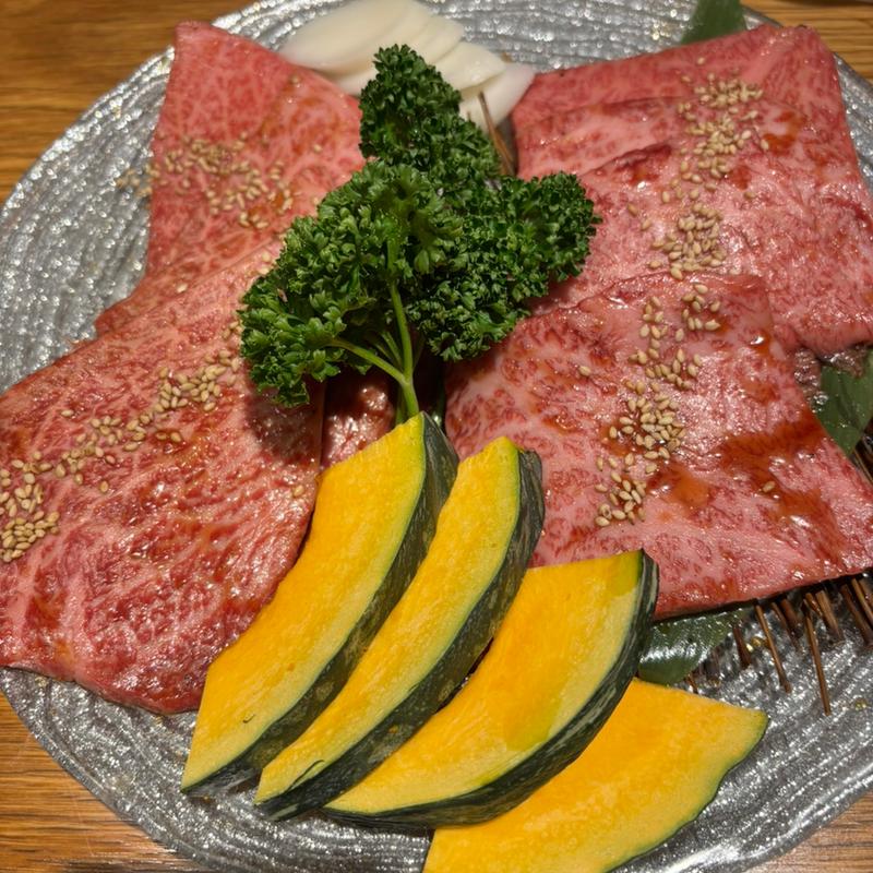 特選ロースと特上カルビ(焼肉トラジ 千葉店)