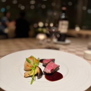 ヒレ肉のロースト時季野菜と赤ワインソース