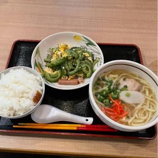 ゴーヤチャンプルーろ沖縄そば定食