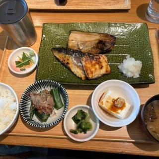 湊や三種食べくらべ定食