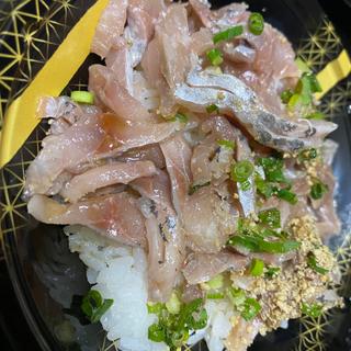 アジたっぷり海鮮丼