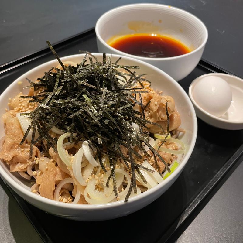 冷たい肉そば(The Minatoya Lounge)